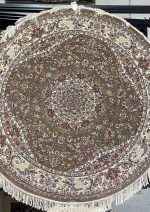 فرش دایره زمرد مشهد طرح ۱۴۰۰۳ زمینه گردویی