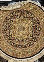 فرش دایره  رادین اصفهان طرح گل رز رنگ زمینه قهوه ای